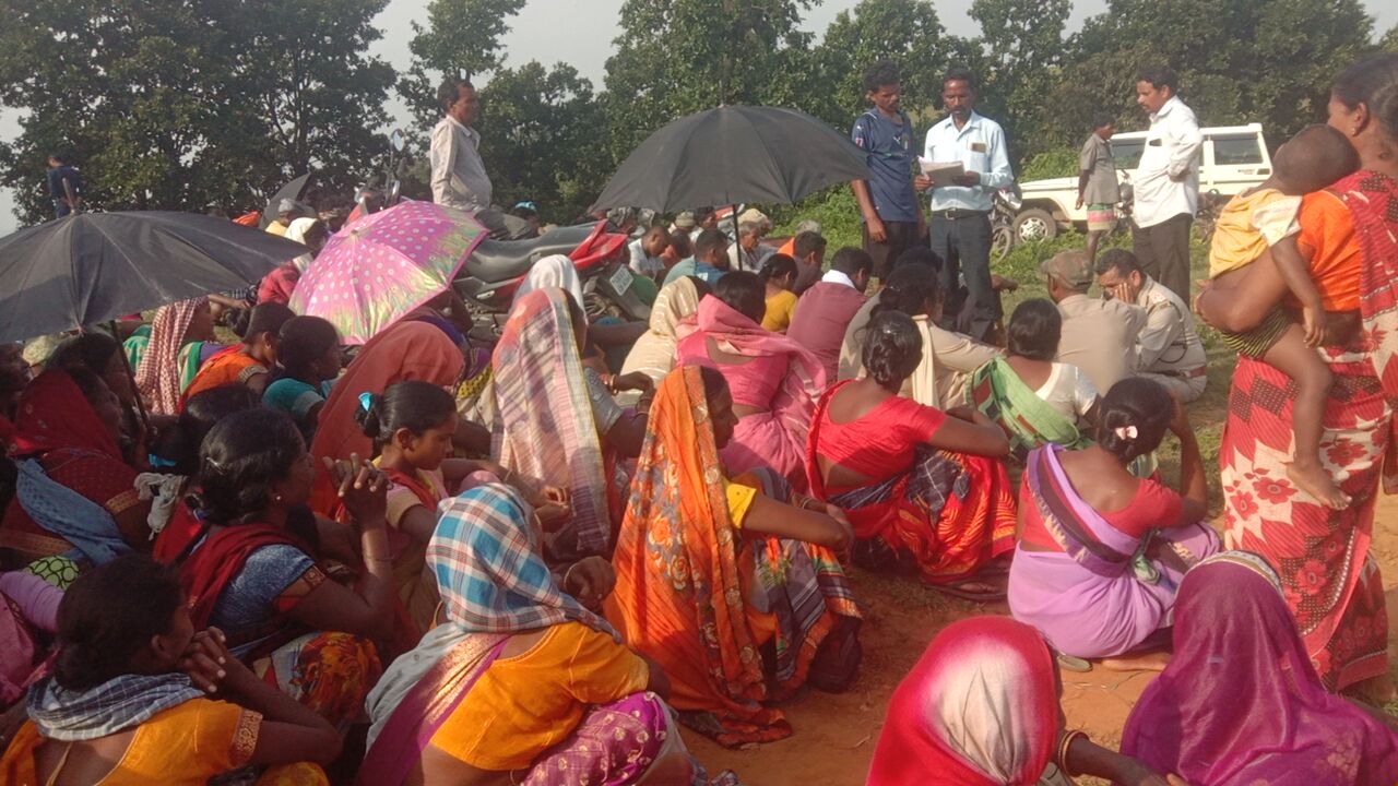 वन विभाग द्वारा अतिक्रमणकारियों के चंगुल से वन भूमि को कराया गया कब्जा मुक्त